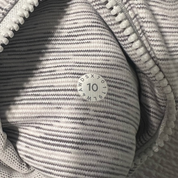 Lululemon Define Full Zip Jacket Size 6 - Picture 8 of 10